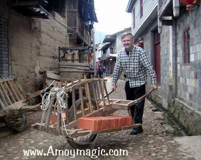 ingenious Chinese wheelbarrow